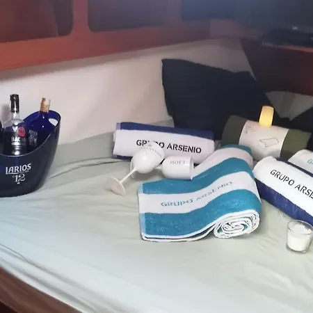 Botel Boat-apartamento Flotante Cadiz.. La Juanita Arroyo