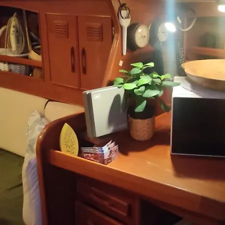 Botel Boat-apartamento Flotante Cadiz.. La Juanita Arroyo *