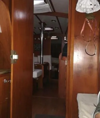 Boat-apartamento Flotante Cádiz.. La Juanita Arroyo * Cádis