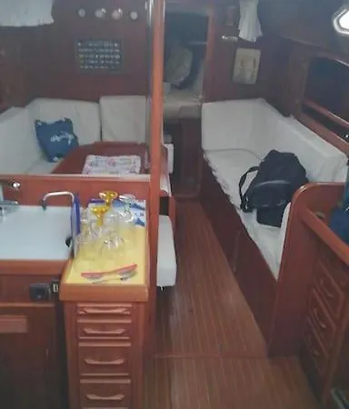 Boat-apartamento Flotante Cádiz.. La Juanita Arroyo * Cádis