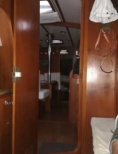 Boat-apartamento Flotante Cadiz.. La Juanita Arroyo * كاديز