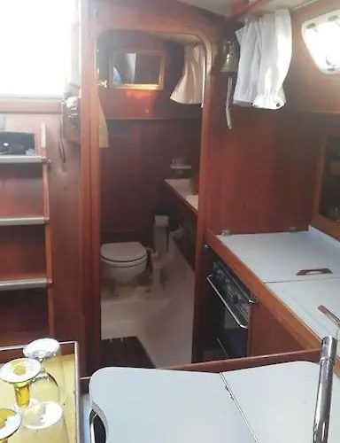 Boat-apartamento Flotante Cadiz.. La Juanita Arroyo بوتيل *
