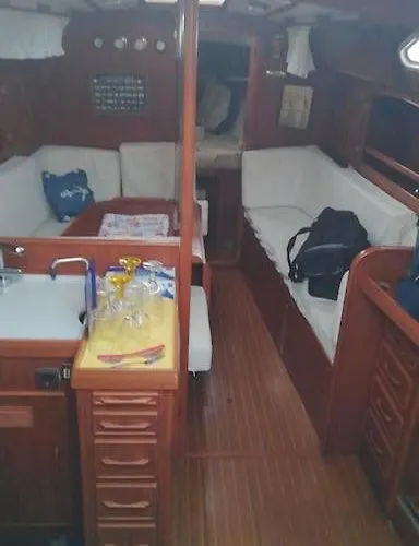 Boat-apartamento Flotante Cadiz.. La Juanita Arroyo * كاديز